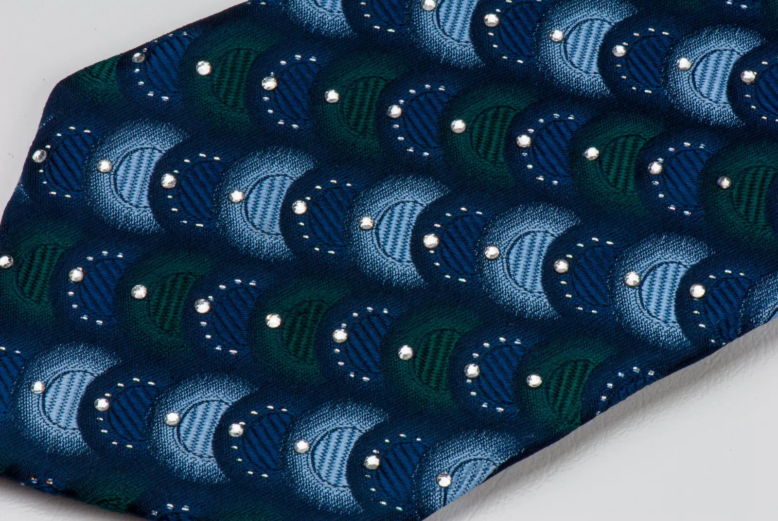 Indian Homme Silk Rhinestone Necktie Overlapping Circles On Blue With Silver Sparkles